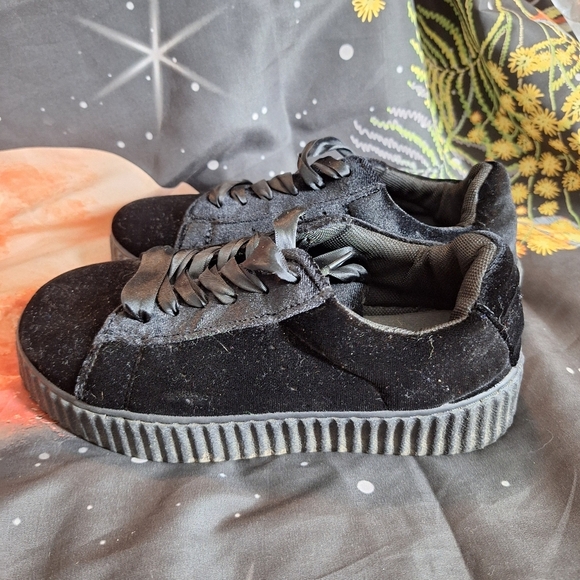 BLACK VELVETY SHOES SIZE 5 BIG GIRL - Picture 3 of 7